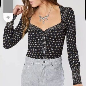 Free People Kissin Kate sweetheart pearl snap top